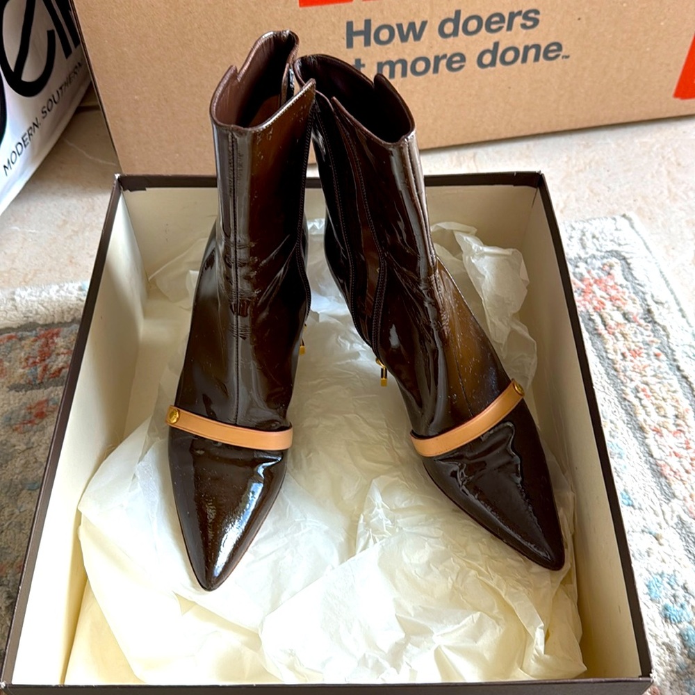 Louis Vuitton women ankle boot size 36.5 fit size 36-6- 36.5-6.5